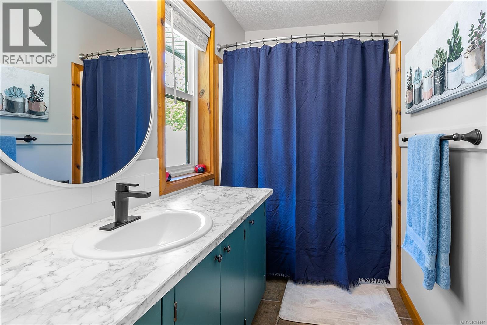 4299 Entrance Ave, Ladysmith