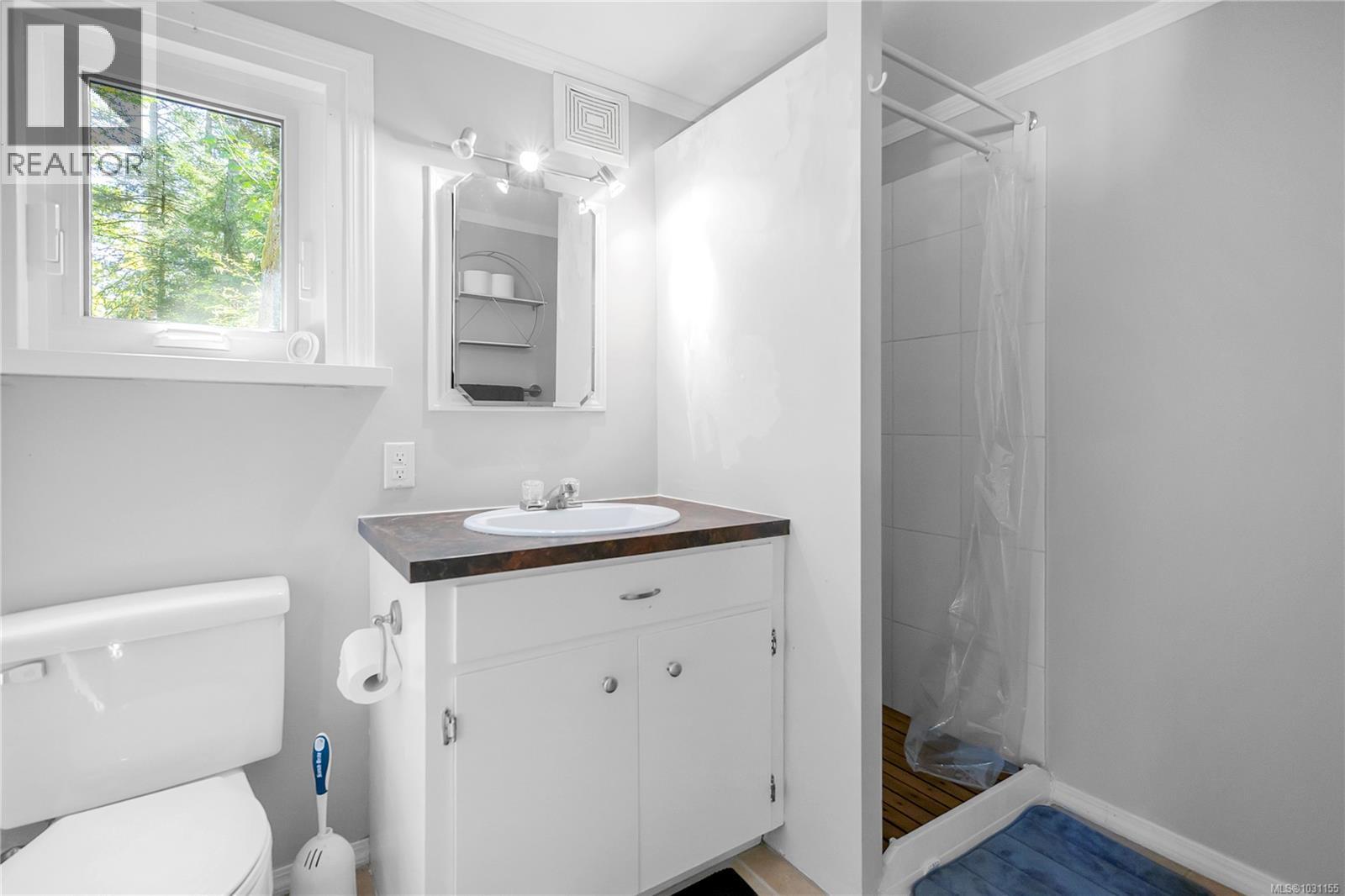 4299 Entrance Ave, Ladysmith