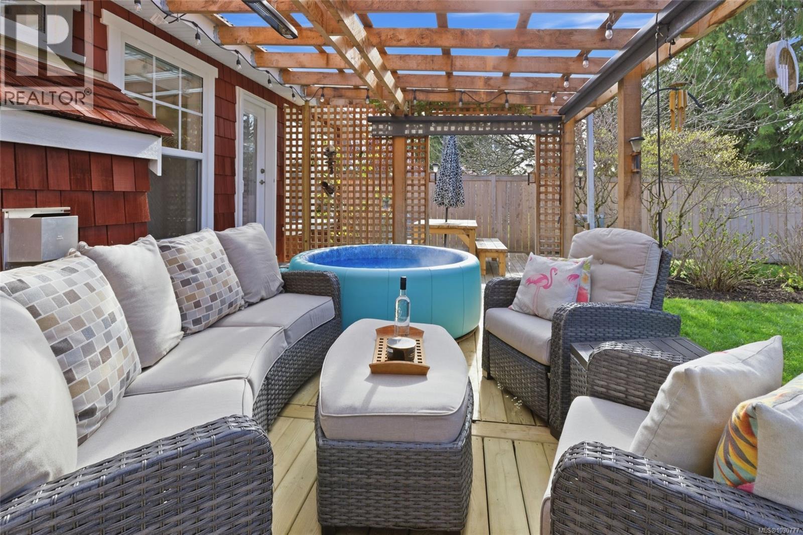 647 Temple St - 19