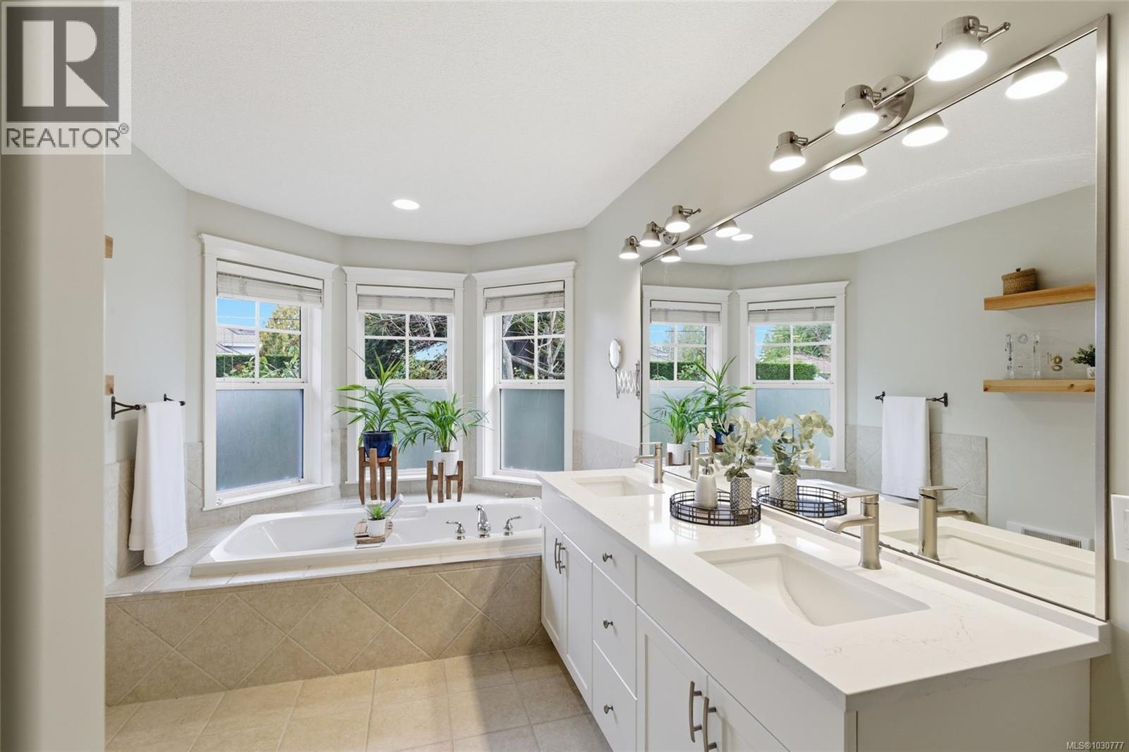 647 Temple St, Parksville