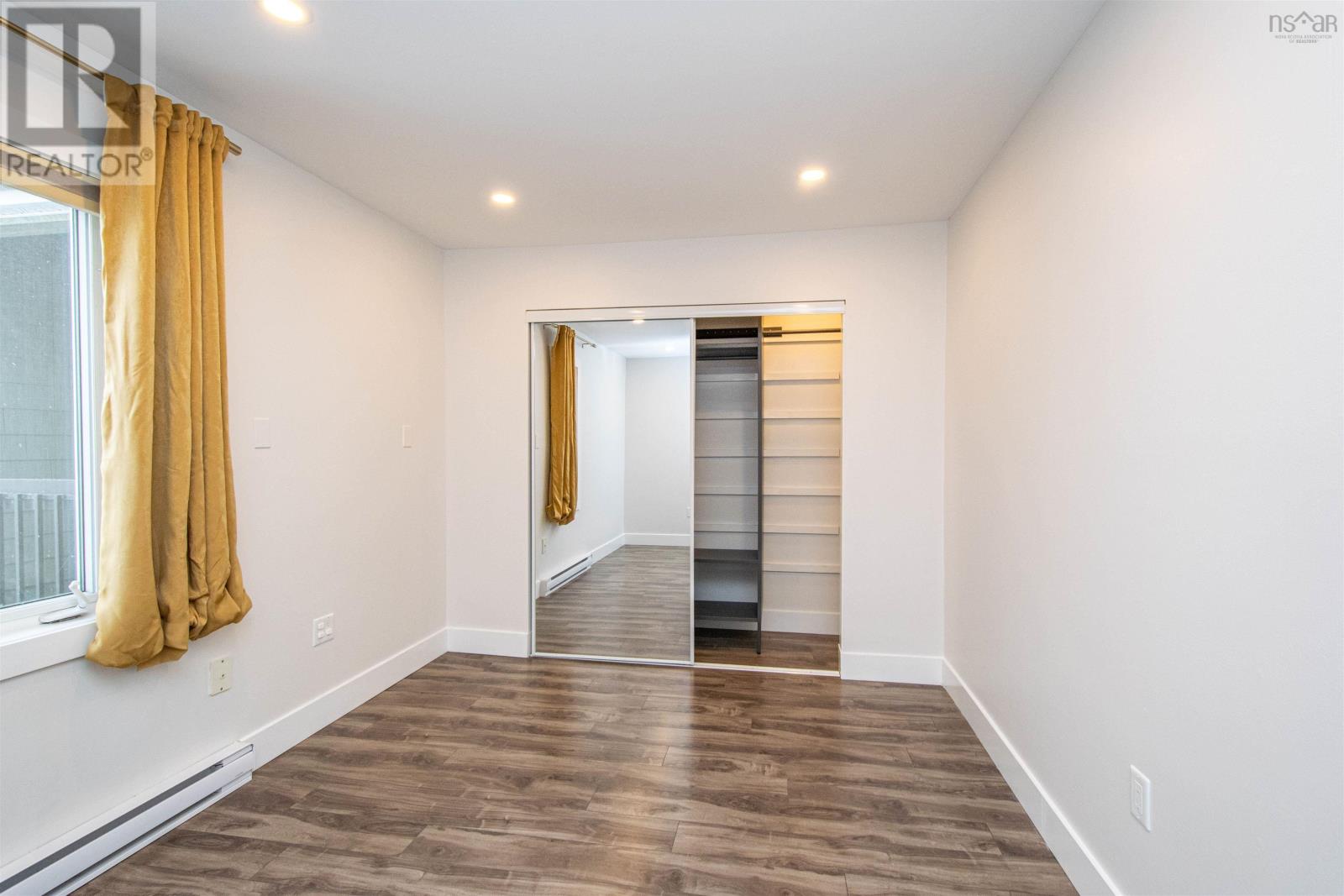 Property 24 of 49 of 5877 Gainsborough Place