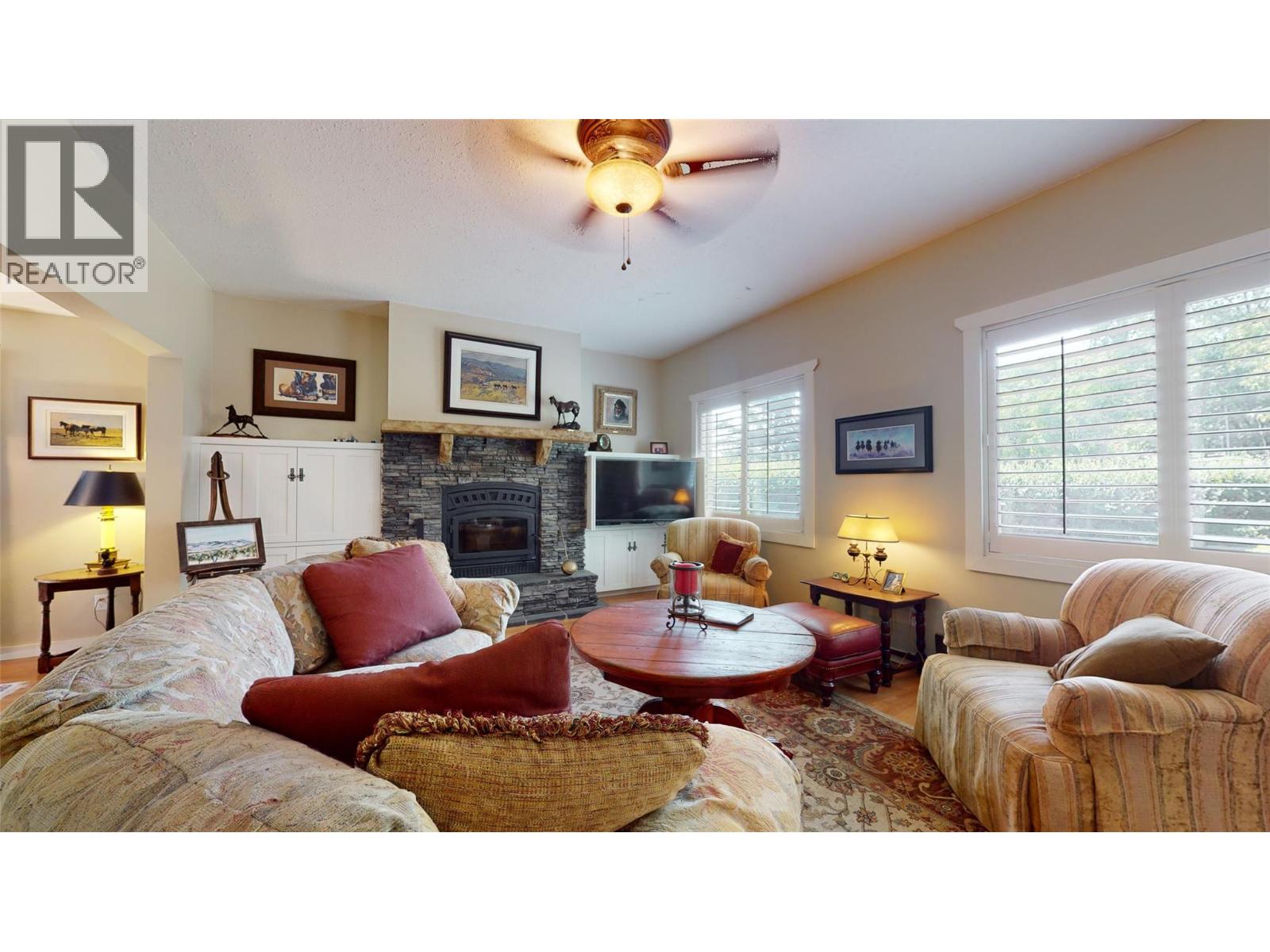 205 GREASEWOOD Avenue, Oliver