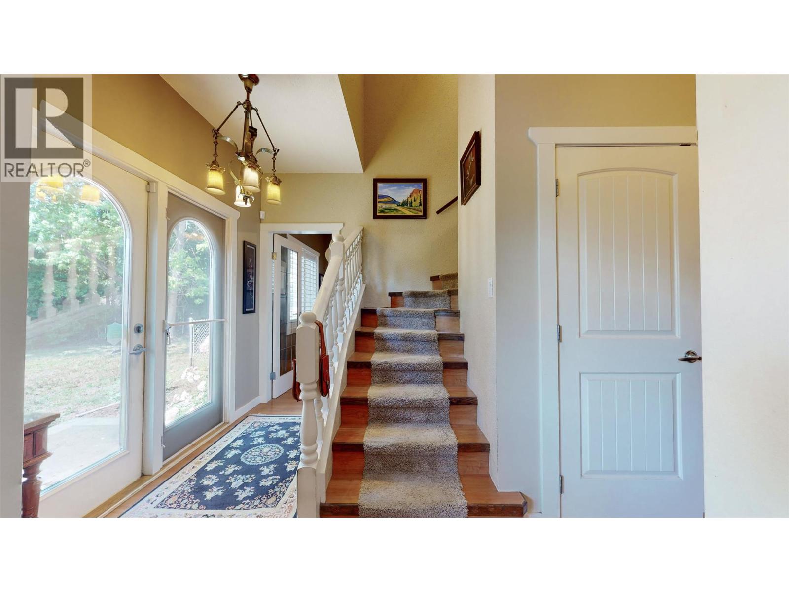 205 GREASEWOOD Avenue, Oliver