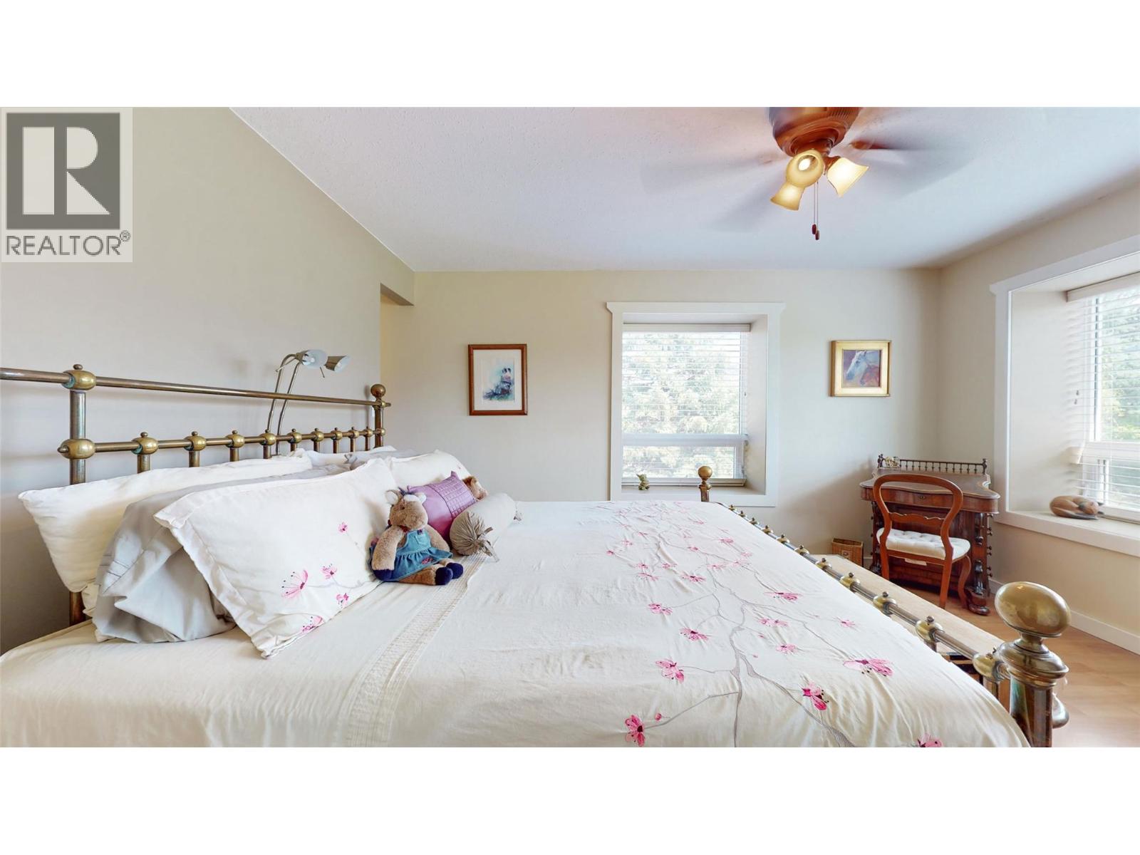 205 GREASEWOOD Avenue, Oliver