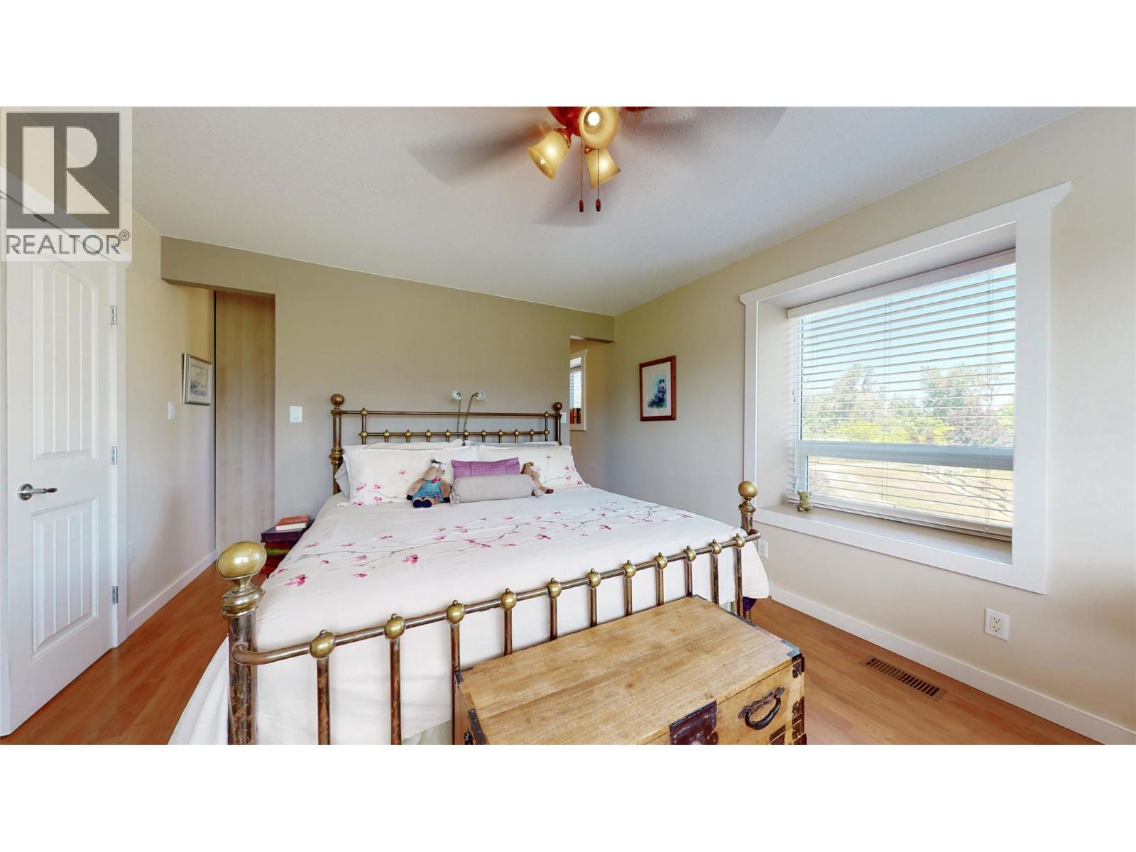 205 GREASEWOOD Avenue, Oliver