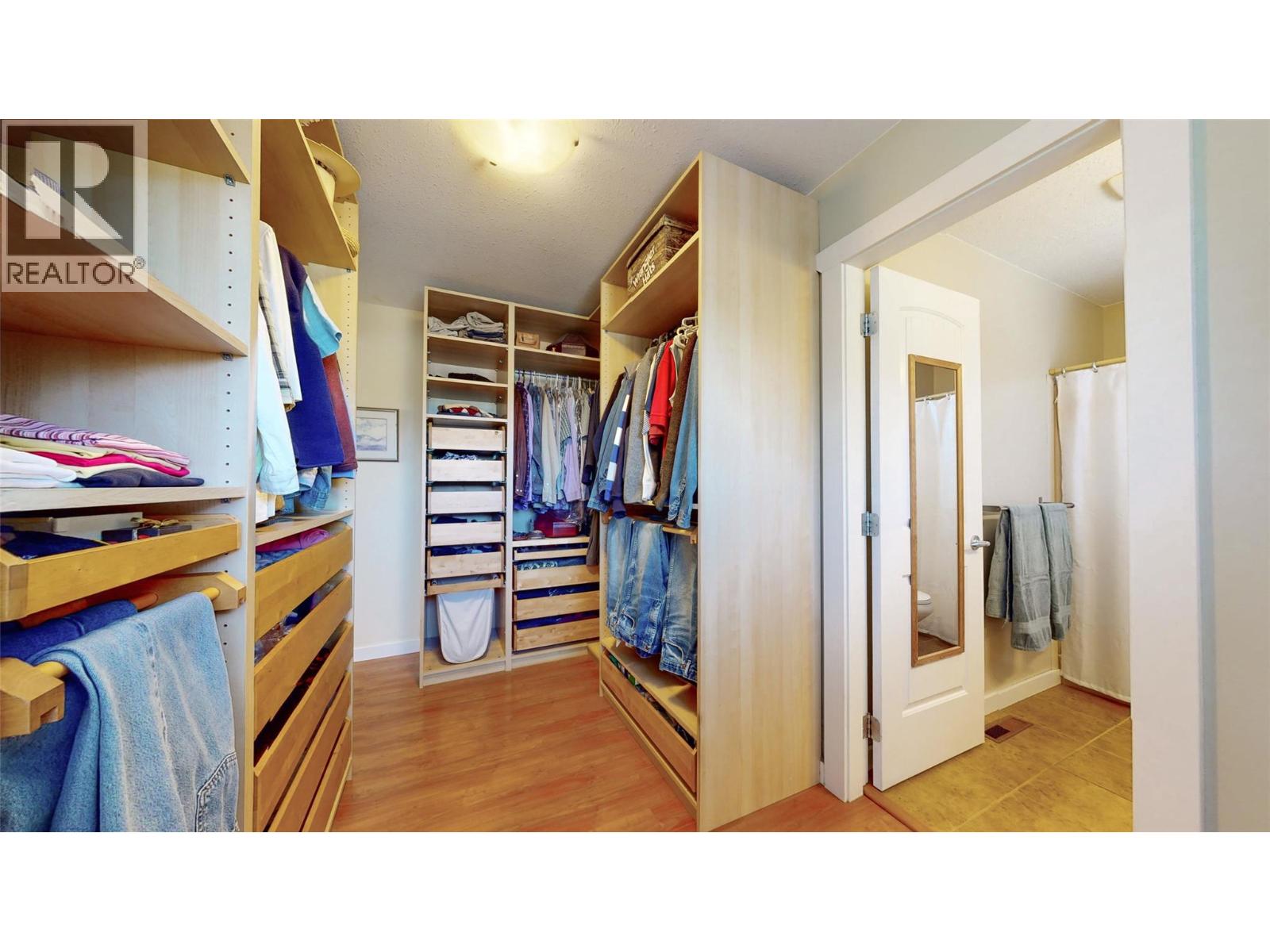 205 GREASEWOOD Avenue, Oliver