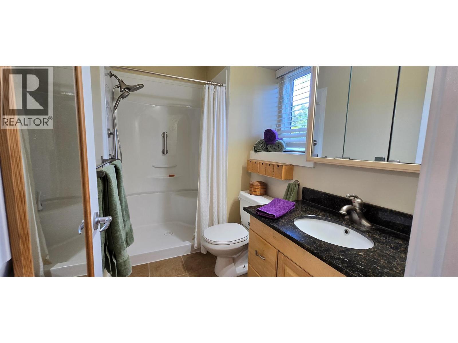 205 GREASEWOOD Avenue, Oliver