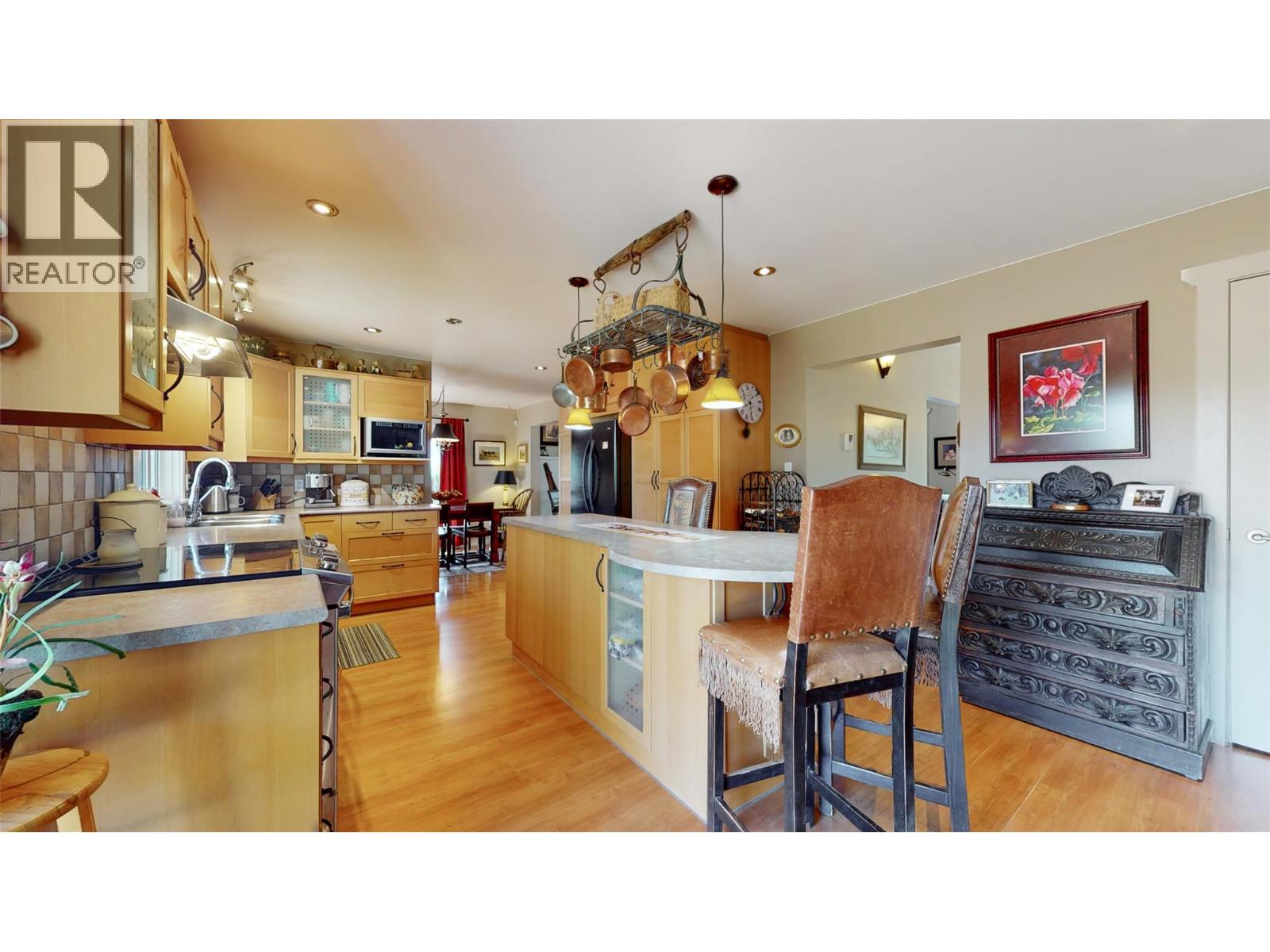 205 GREASEWOOD Avenue, Oliver