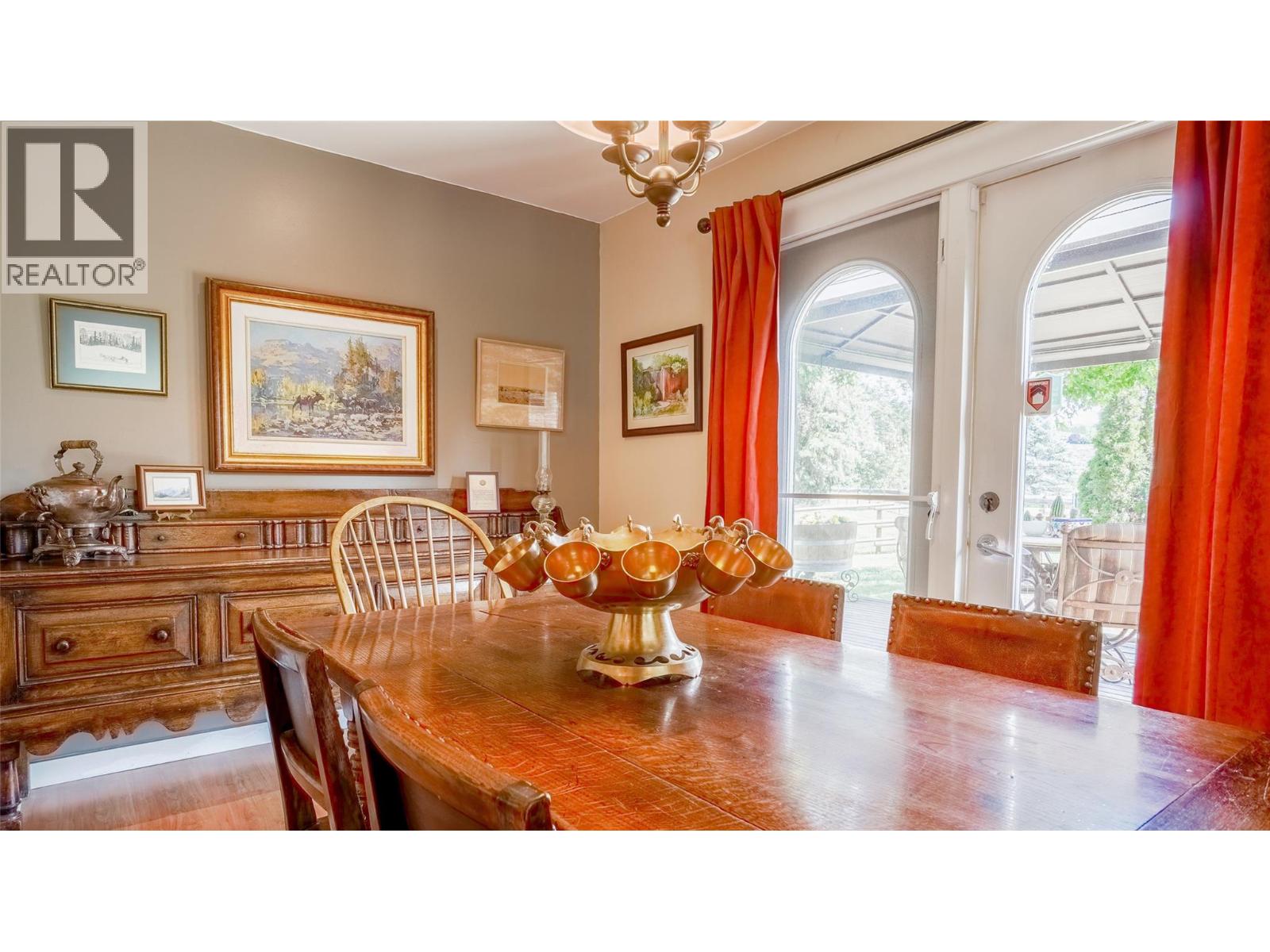 205 GREASEWOOD Avenue, Oliver