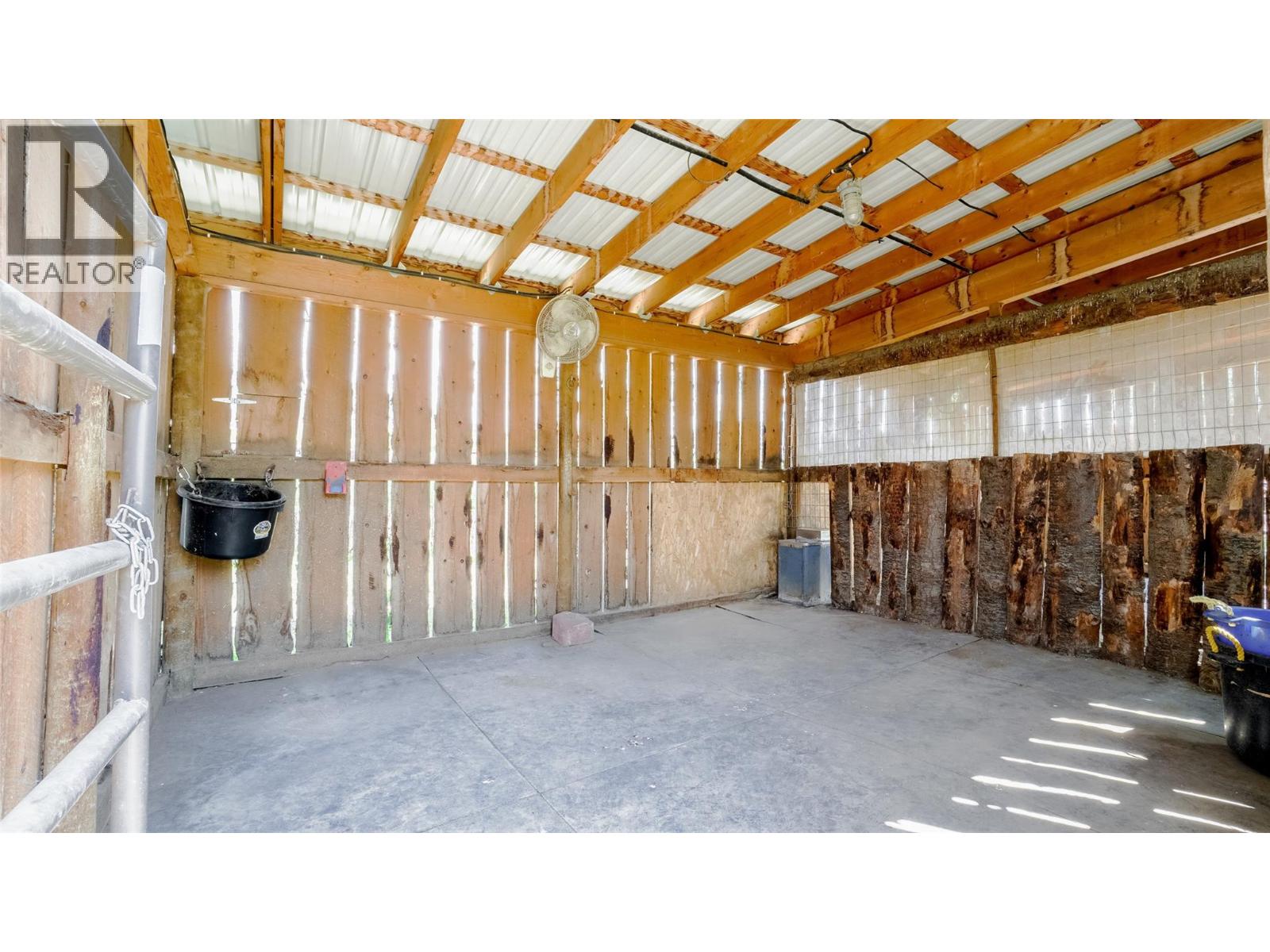 205 GREASEWOOD Avenue, Oliver