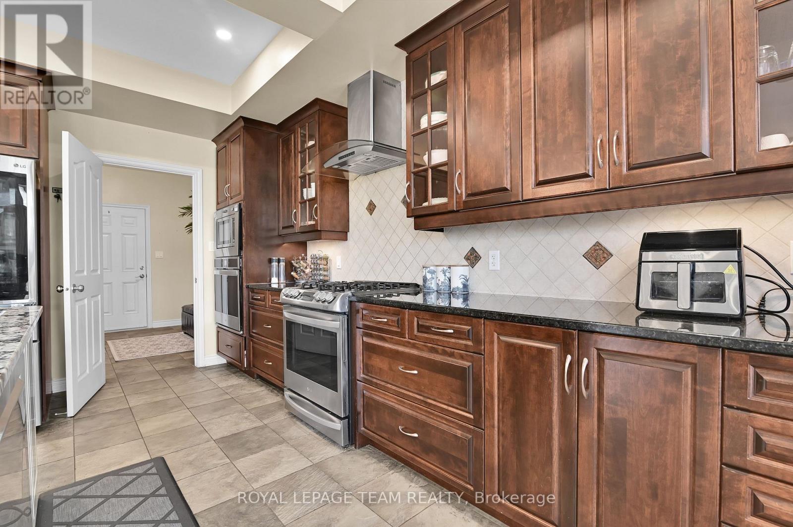 756 KILBIRNIE DRIVE - 12