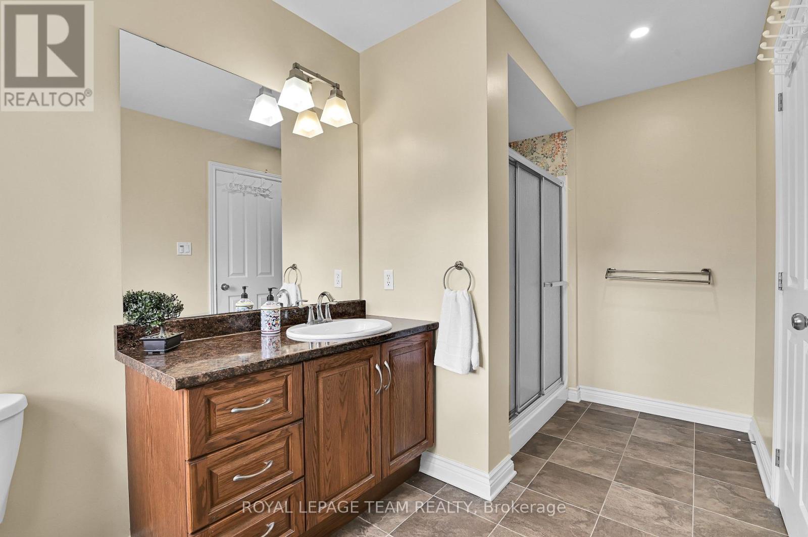 756 KILBIRNIE DRIVE - 26