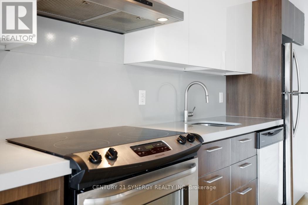 #633 340 MCLEOD STREET - 18