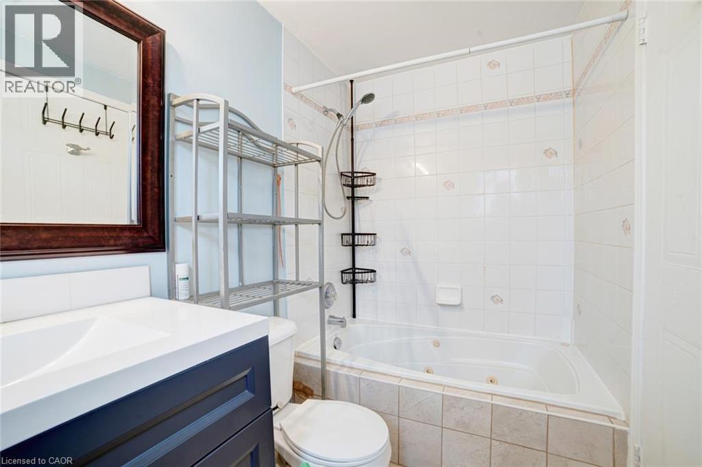 224 PINELAND Court, Waterloo, Ontario, N2T2S3 — Photo 24