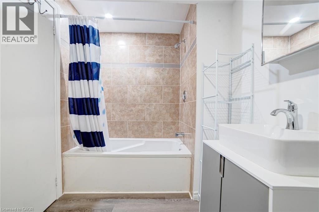 224 PINELAND Court, Waterloo, Ontario, N2T2S3 — Photo 47