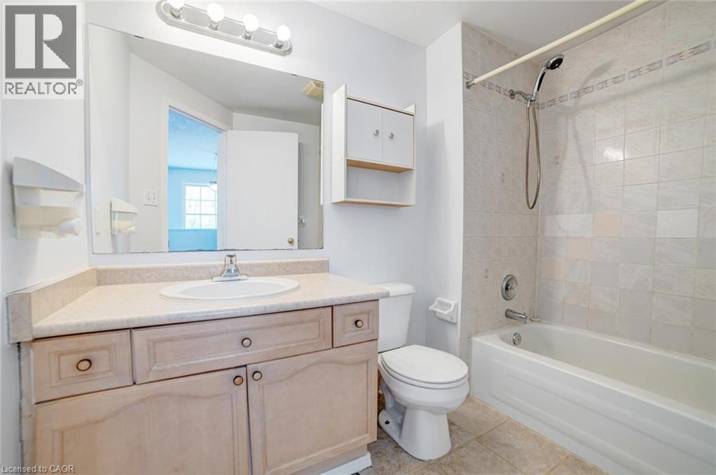 224 PINELAND Court, Waterloo, Ontario, N2T2S3 — Photo 29