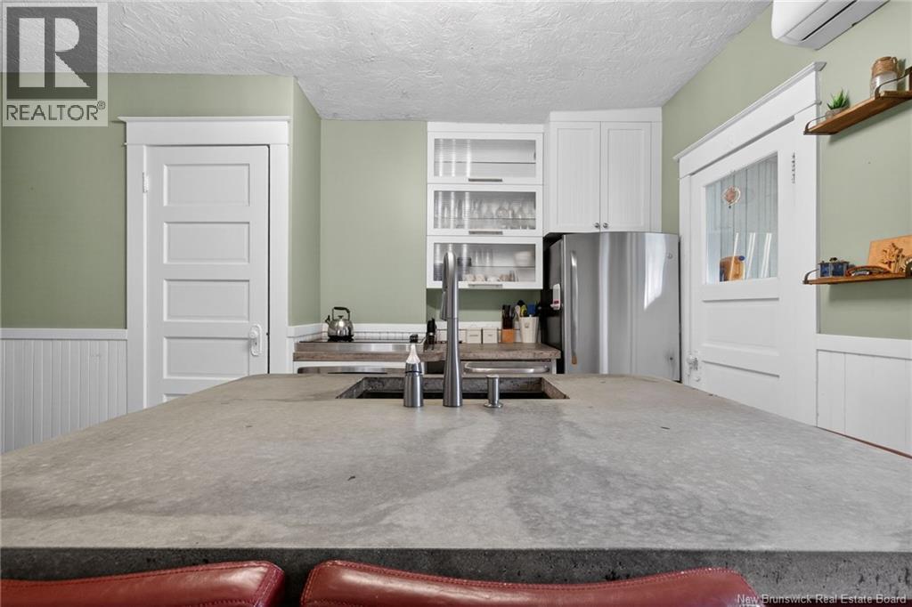 425 LUTZ STREET - 12