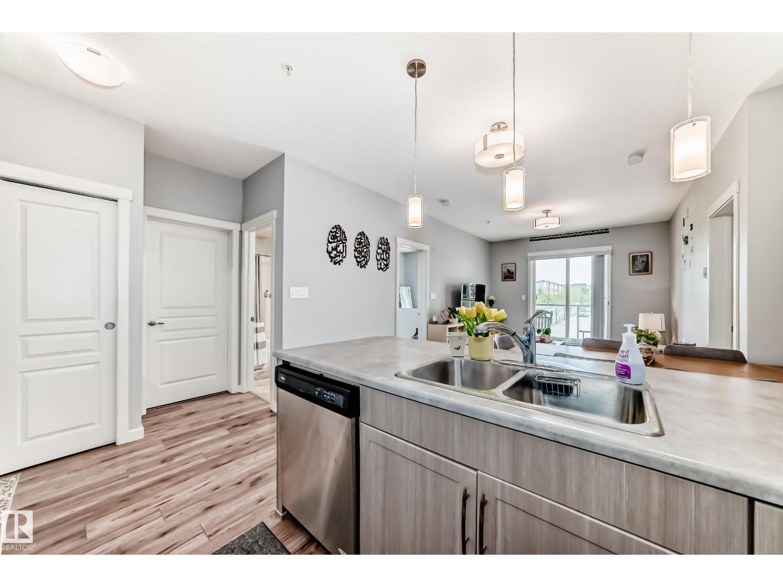 #208 812 Welsh DR SW, Edmonton