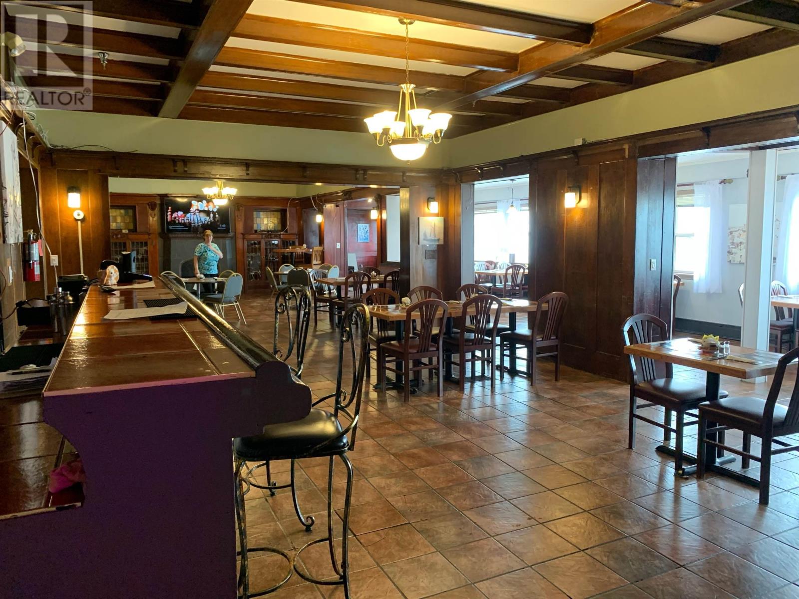 Property 20 of 49 of 100 KINGS Road