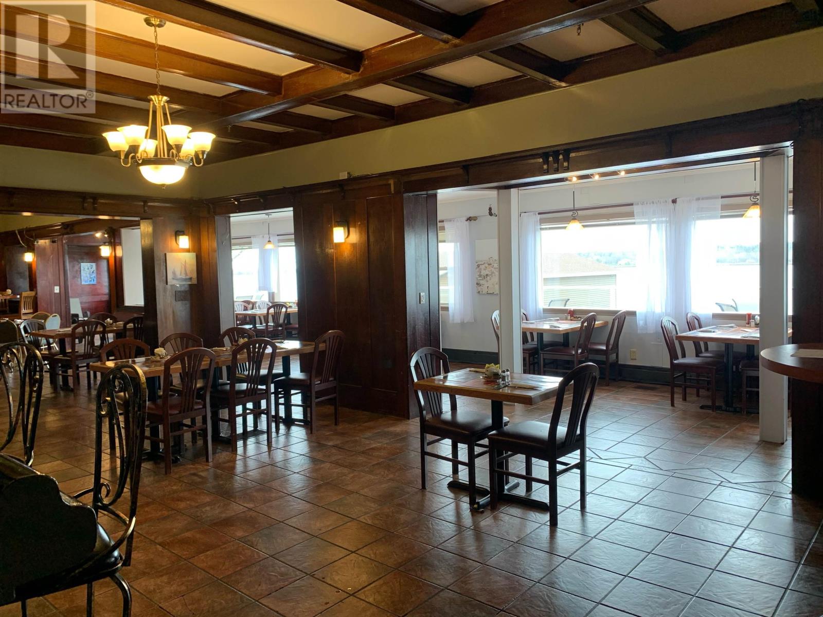 Property 19 of 49 of 100 KINGS Road