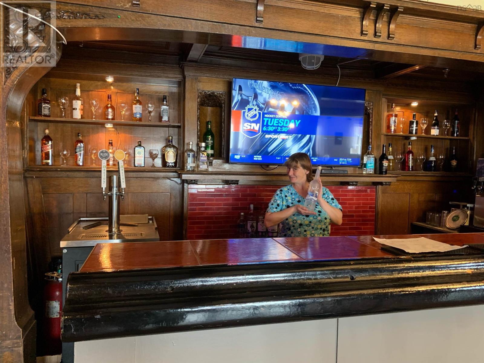 Property 21 of 49 of 100 KINGS Road