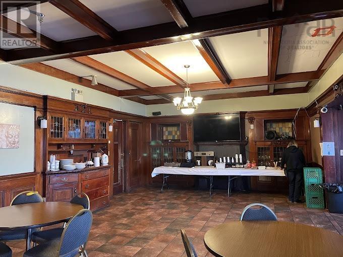 Property 16 of 49 of 100 KINGS Road