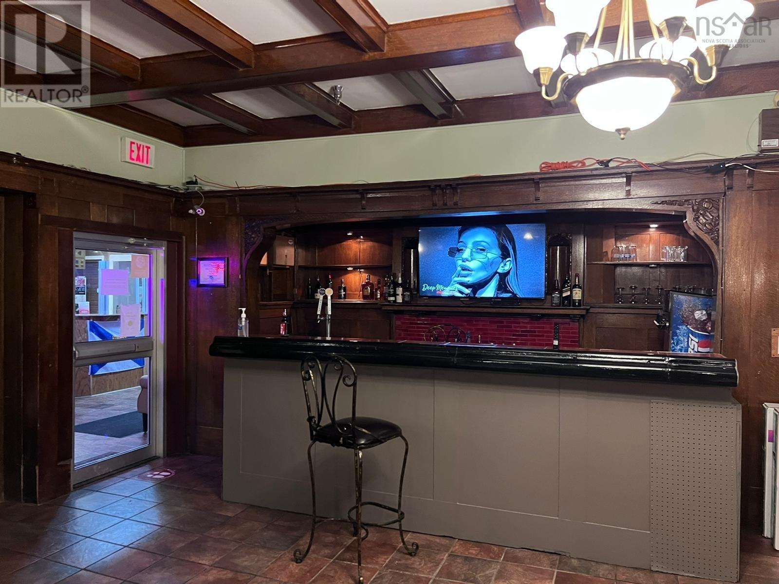 Property 22 of 49 of 100 KINGS Road