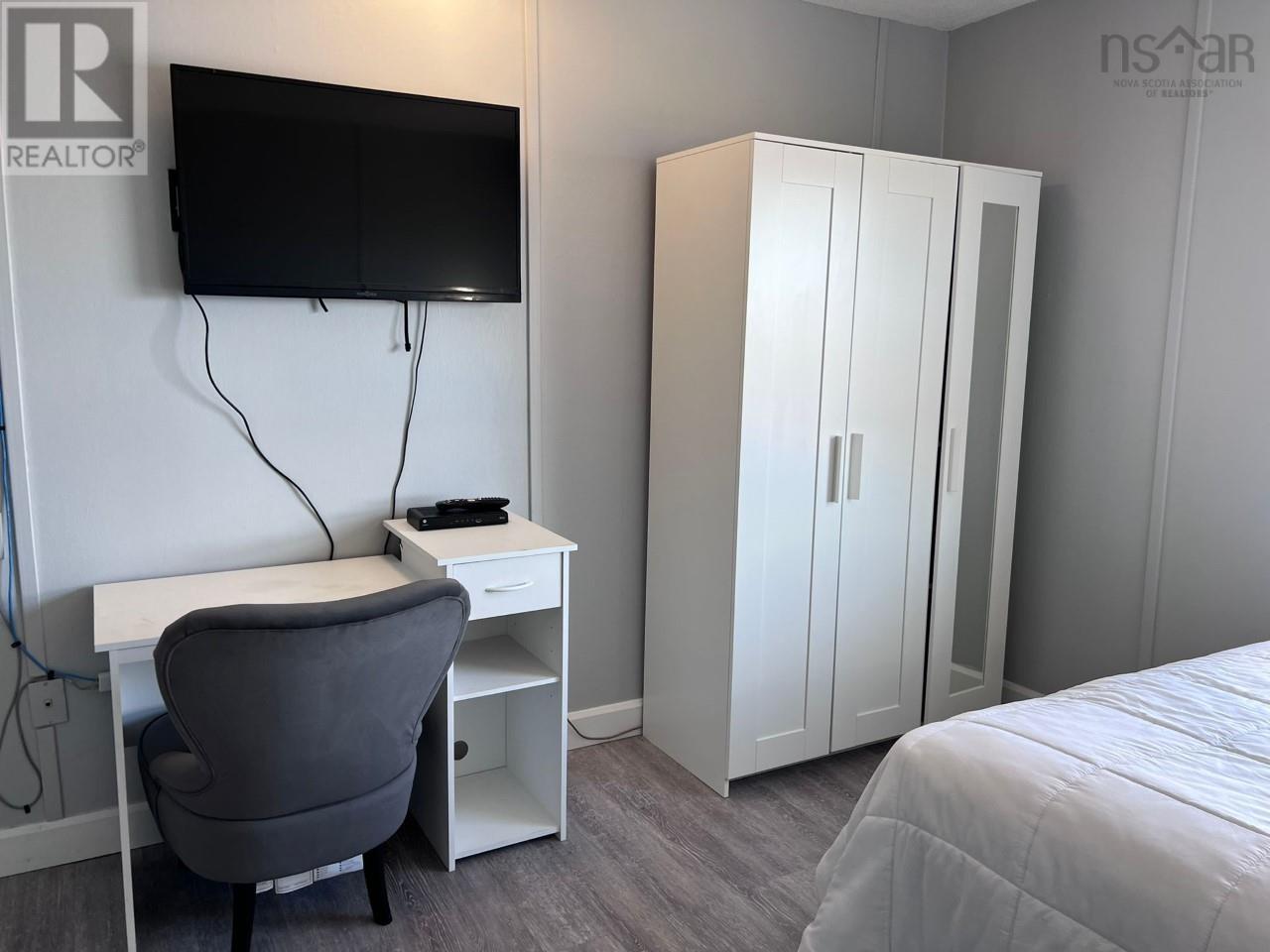 Property 45 of 49 of 100 KINGS Road