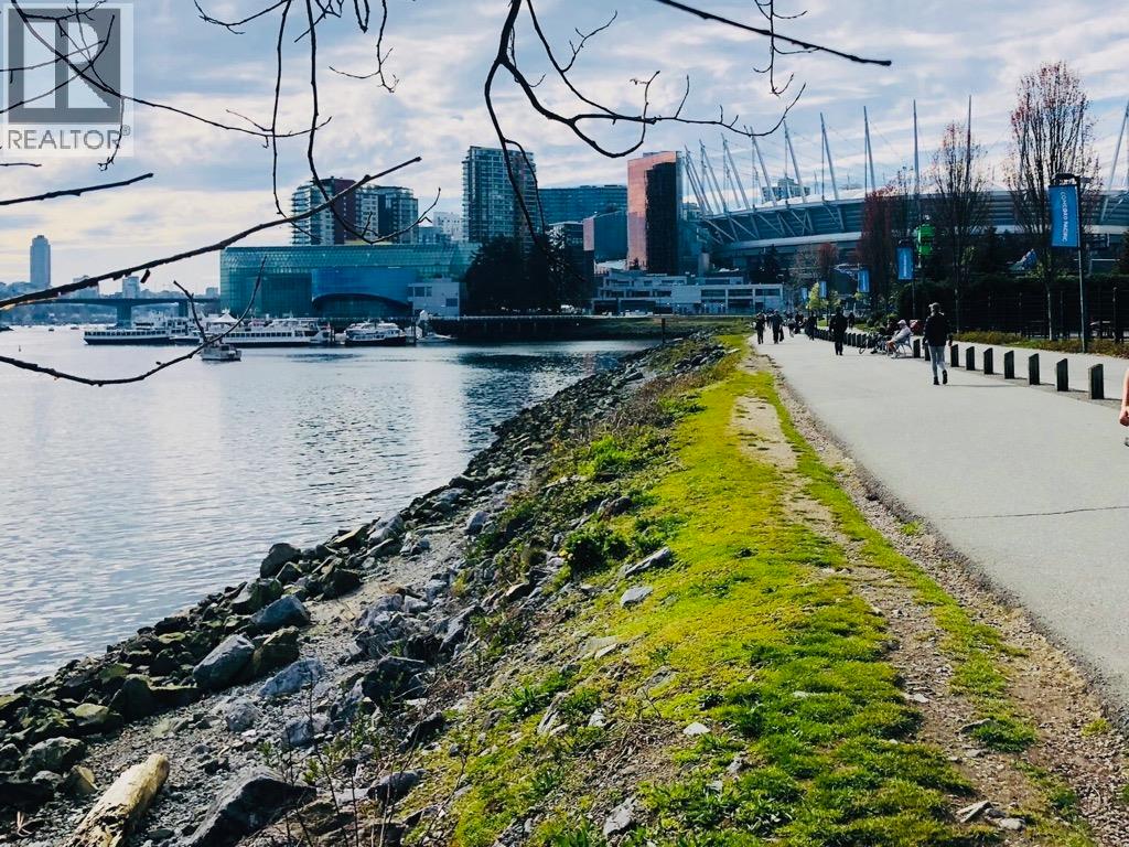 253 108 W 1ST AVENUE