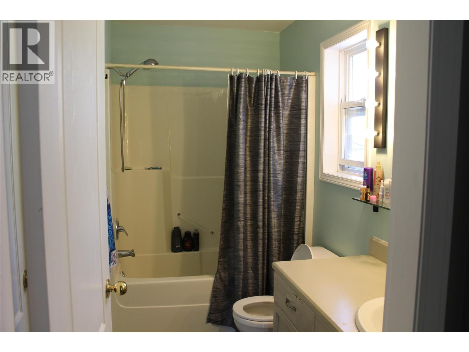 1021 12 Avenue SE, Salmon Arm