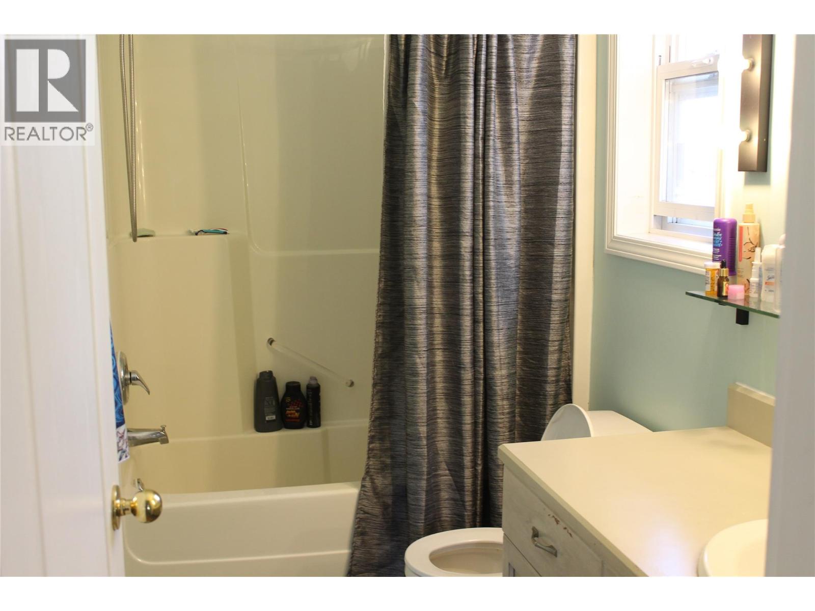 1021 12 Avenue SE, Salmon Arm