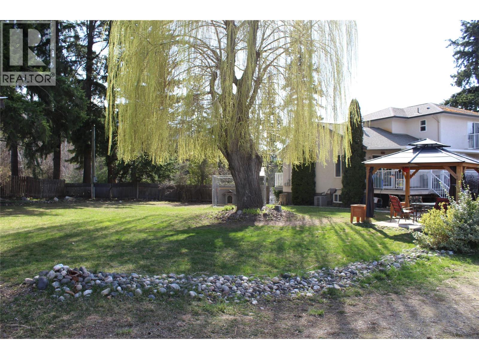 1021 12 Avenue SE, Salmon Arm