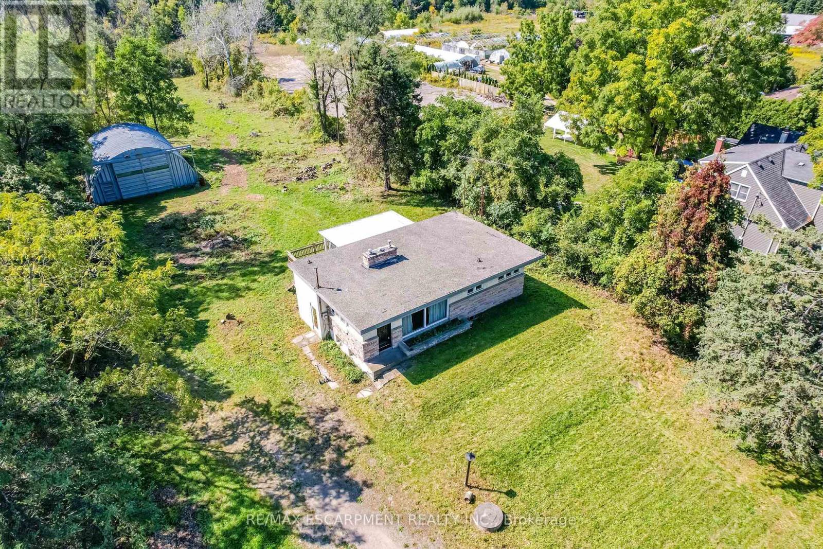 623 ROBSON ROAD - 4