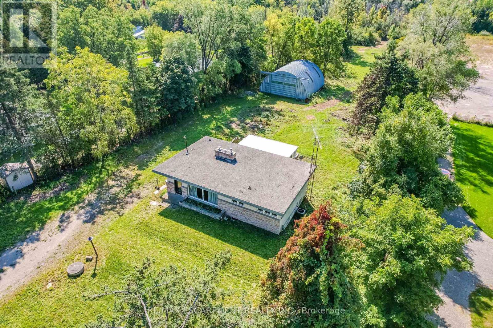 623 ROBSON ROAD - 5