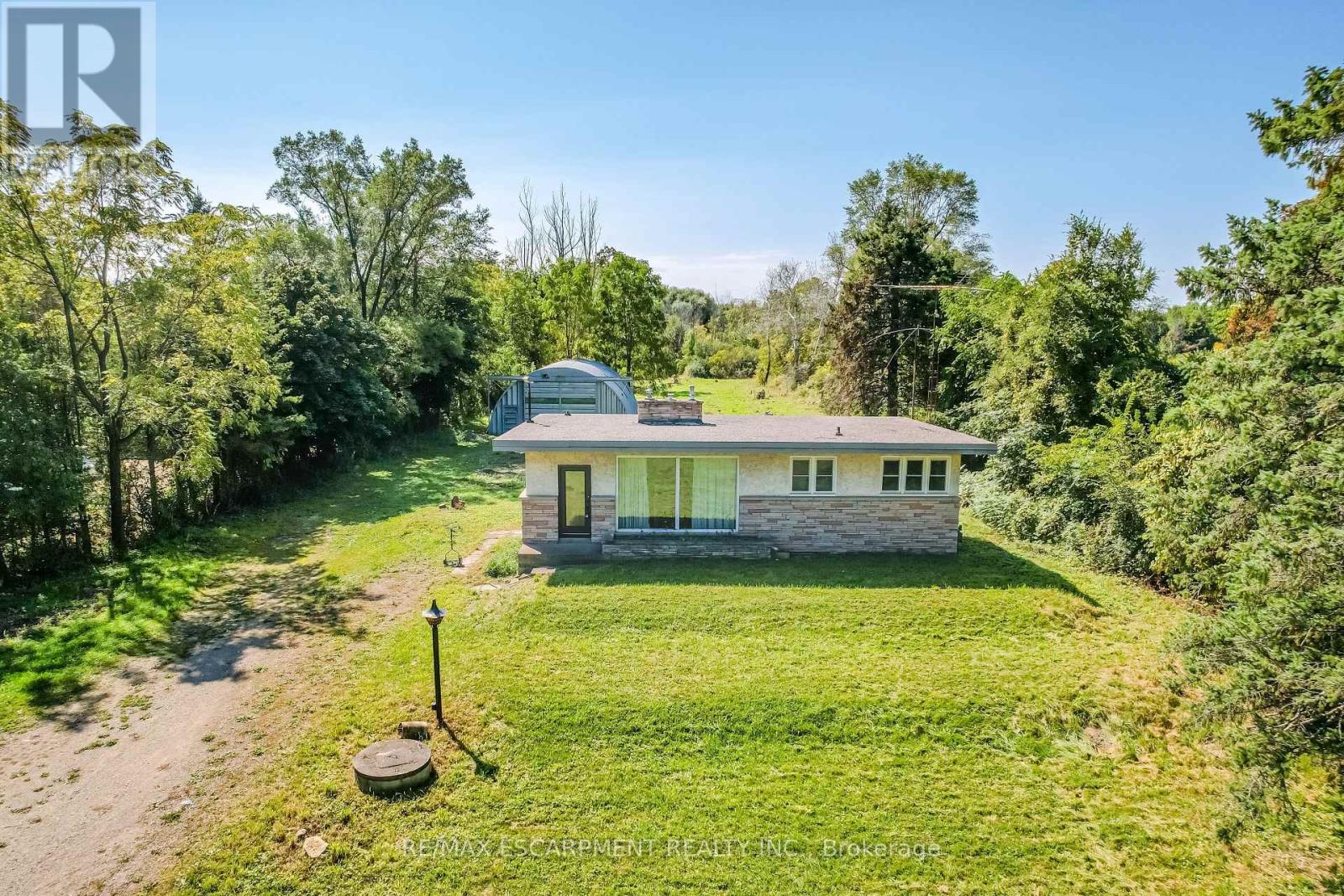 623 ROBSON ROAD - 6