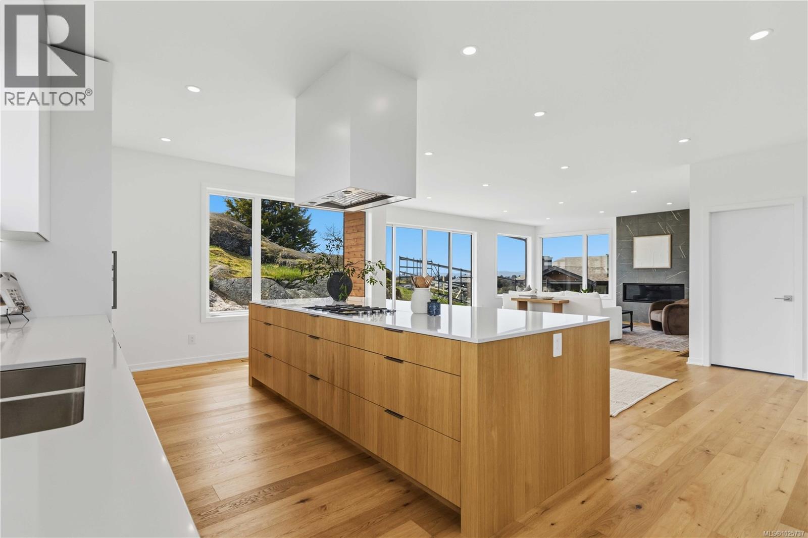 3700 KOOTENAY PL - 33