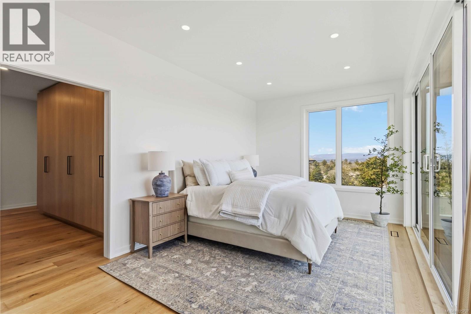 3700 KOOTENAY PL - 37