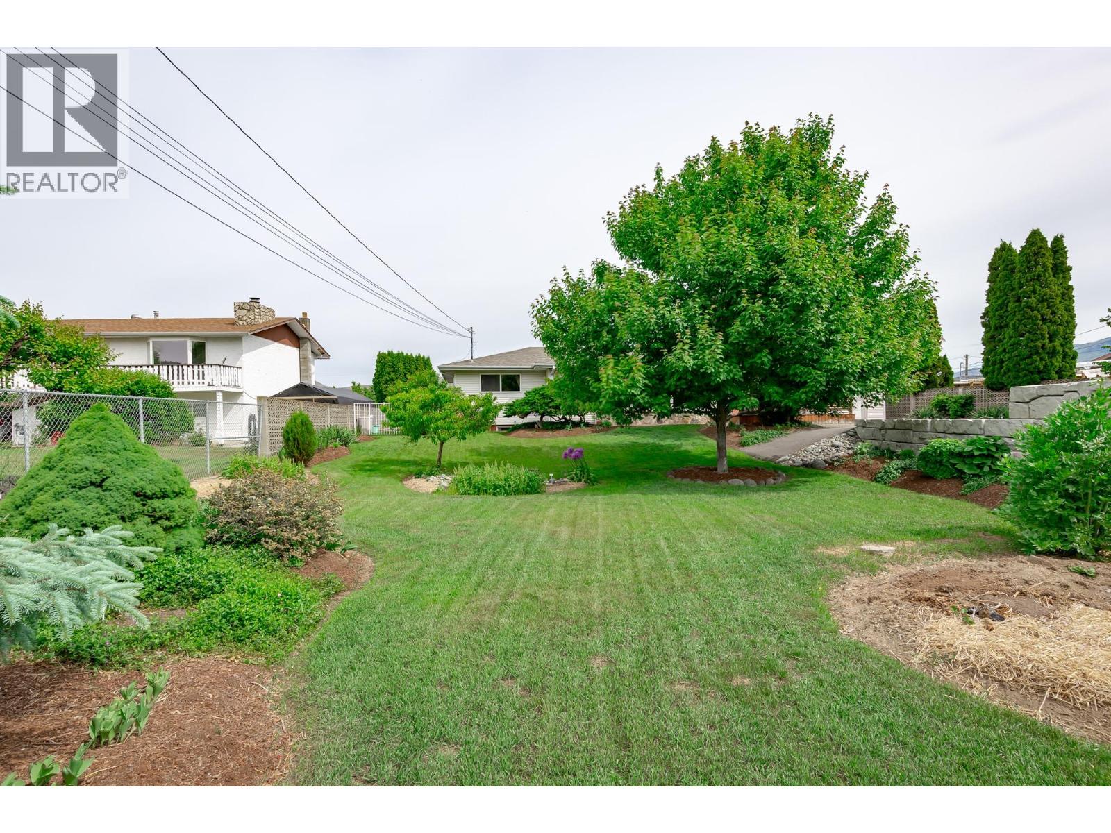 1736 HAPPYVALE AVENUE - 36