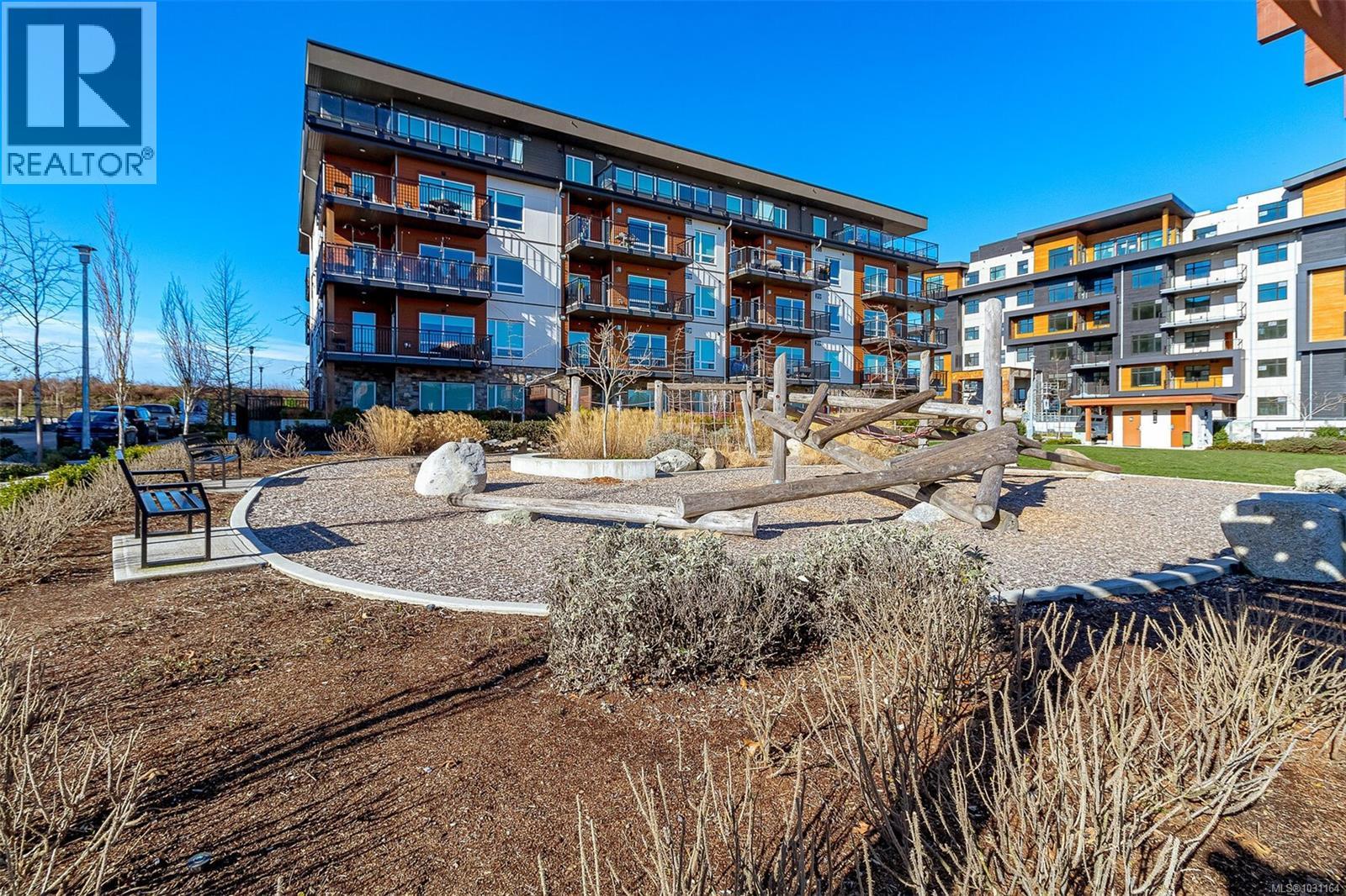 #307 2500 Hackett Cres - 1
