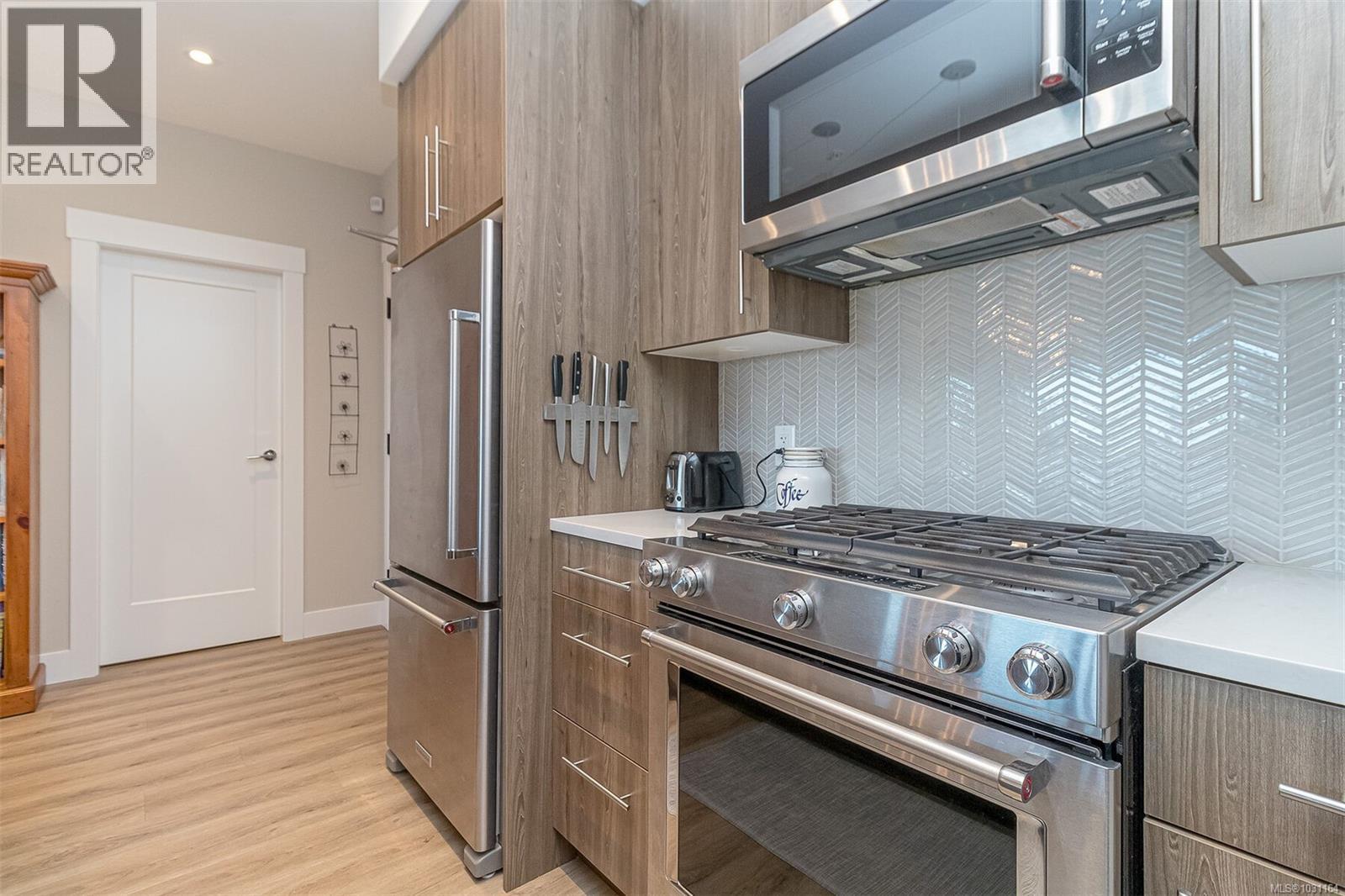 #307 2500 Hackett Cres - 10