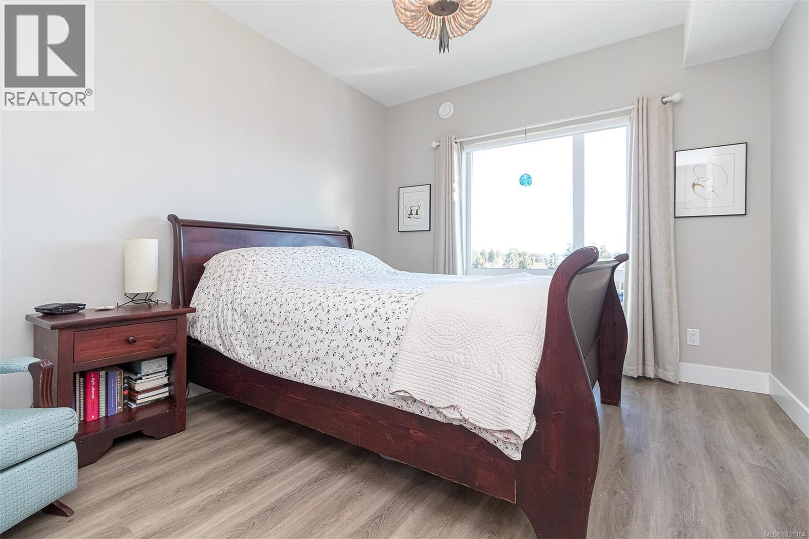 #307 2500 HACKETT CRES - 29