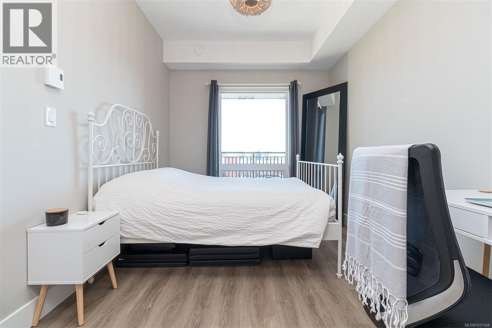 #307 2500 Hackett Cres - 35