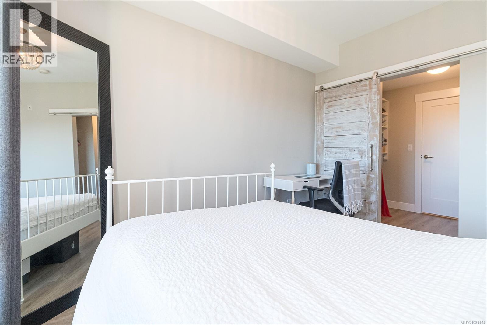 #307 2500 HACKETT CRES - 34