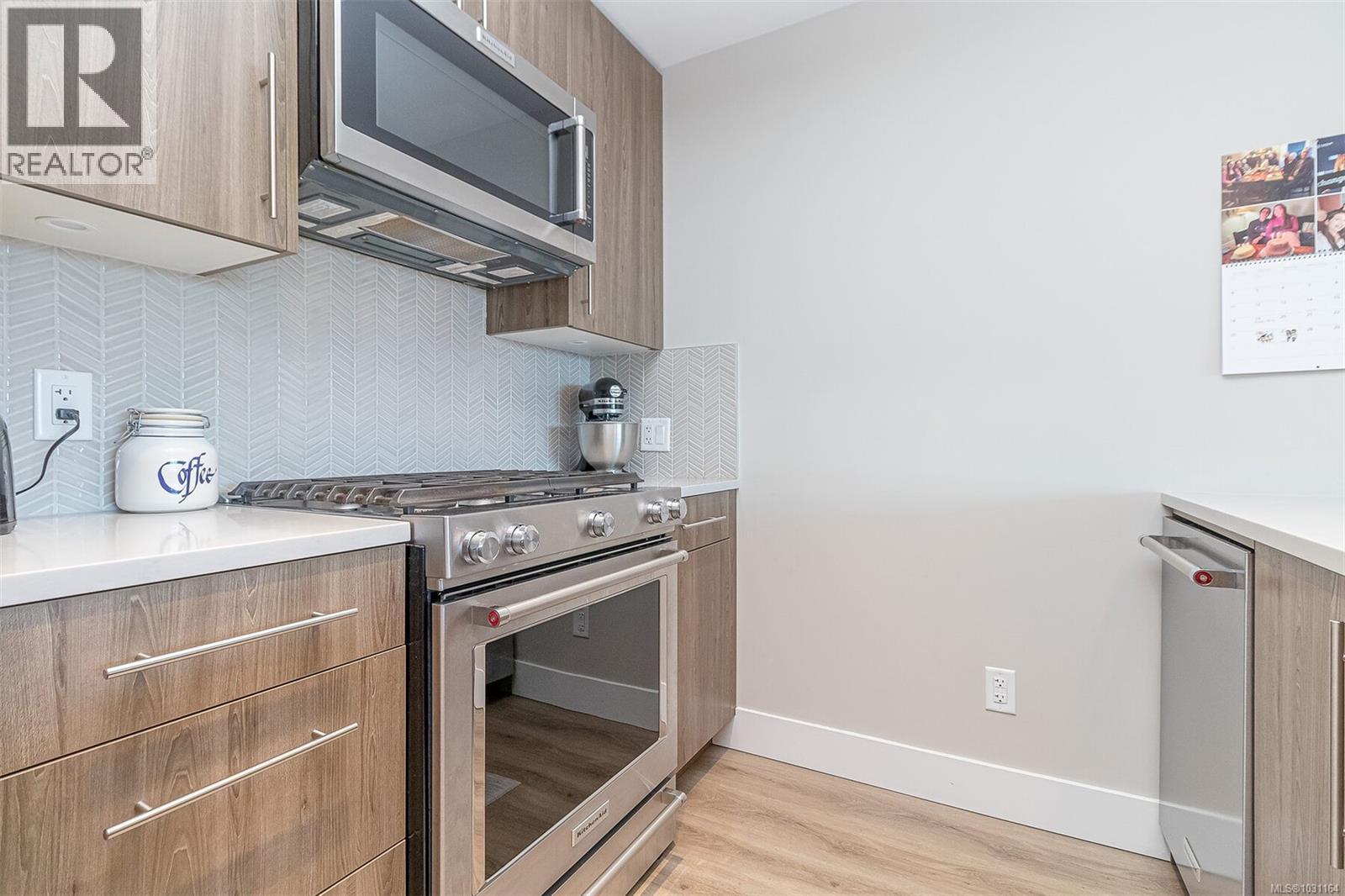 #307 2500 HACKETT CRES - 11