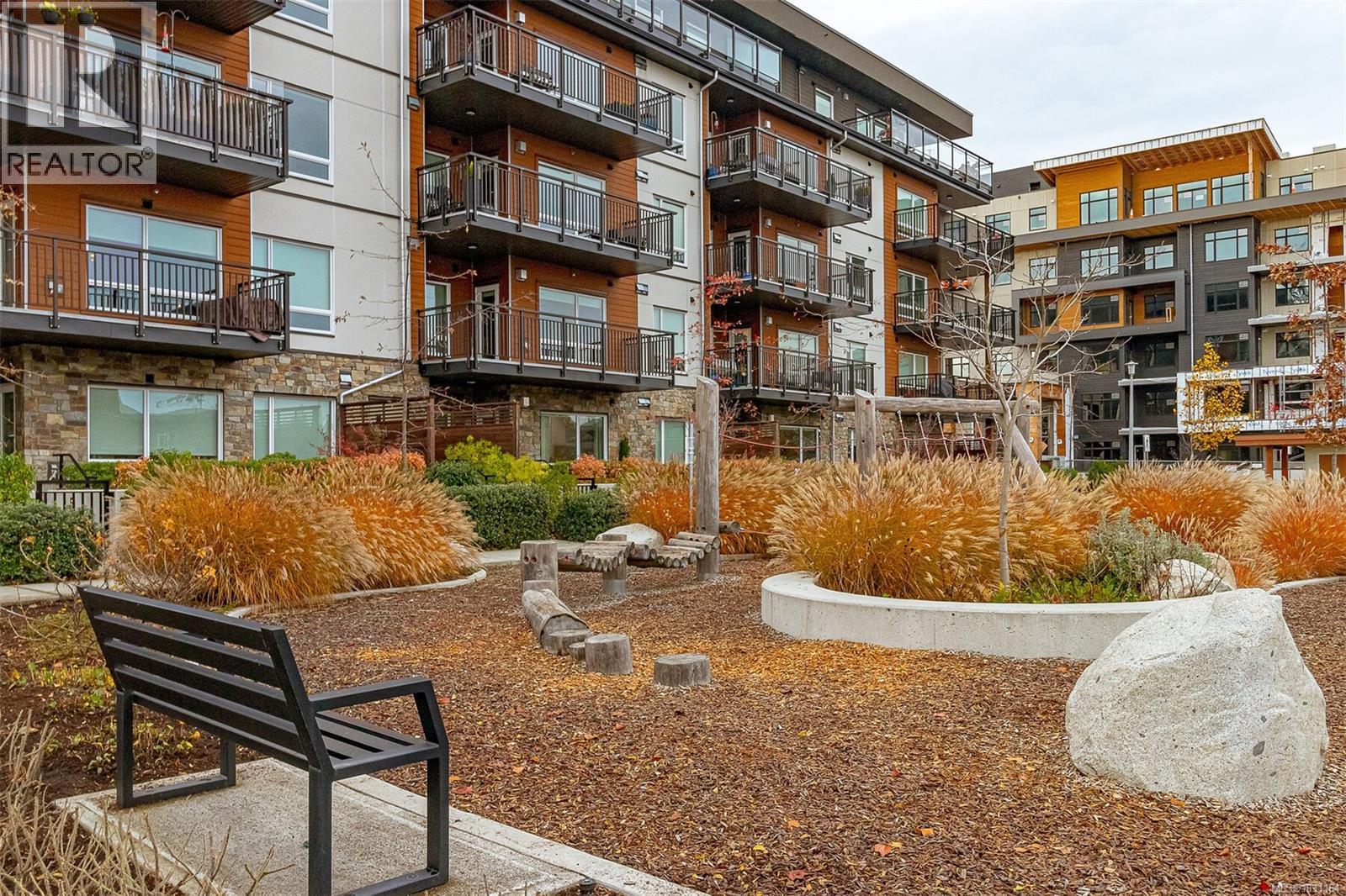 #307 2500 HACKETT CRES - 46