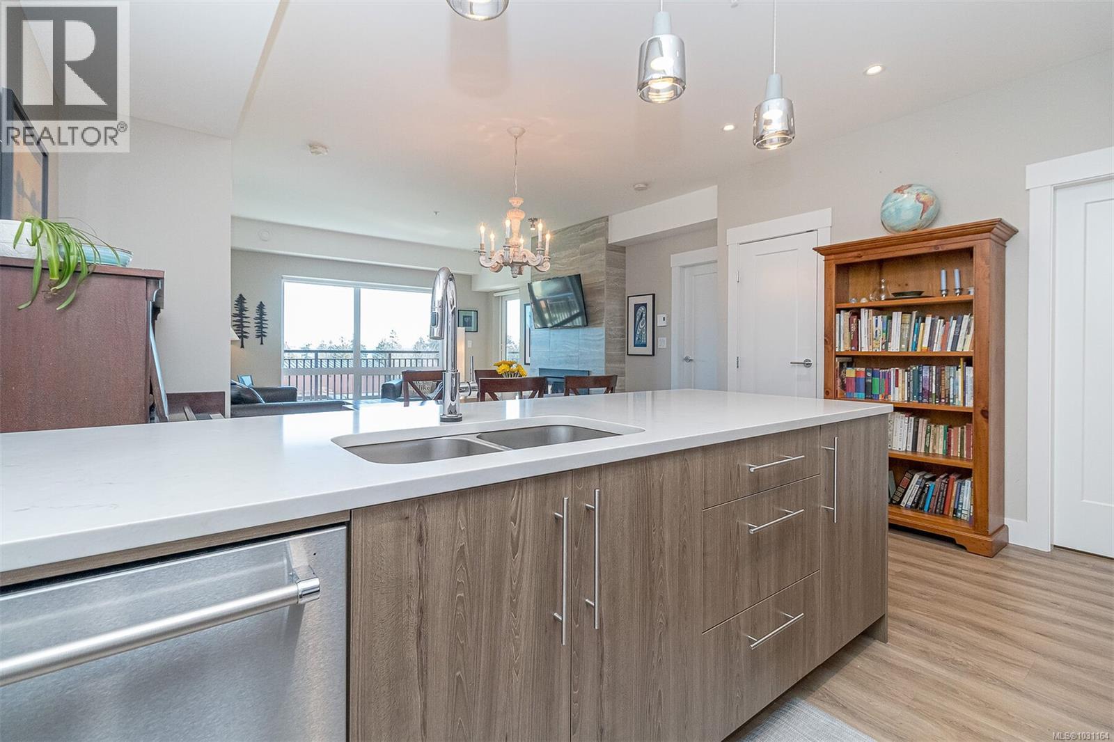 #307 2500 HACKETT CRES - 14