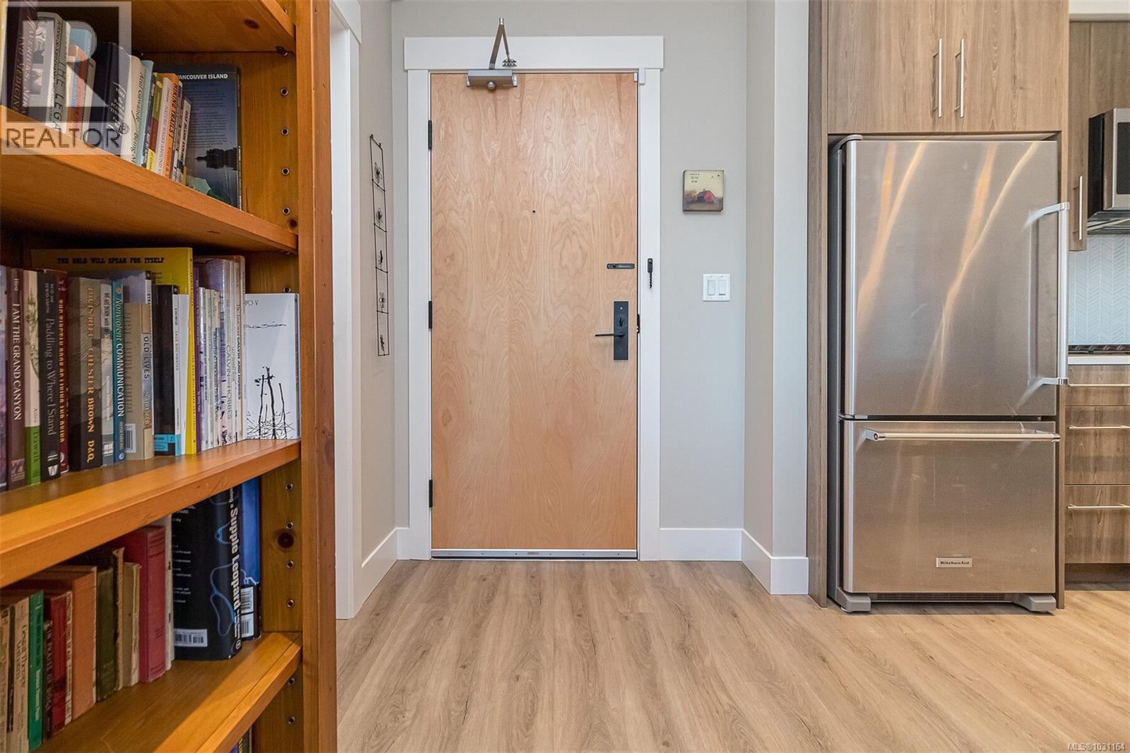 #307 2500 HACKETT CRES - 5