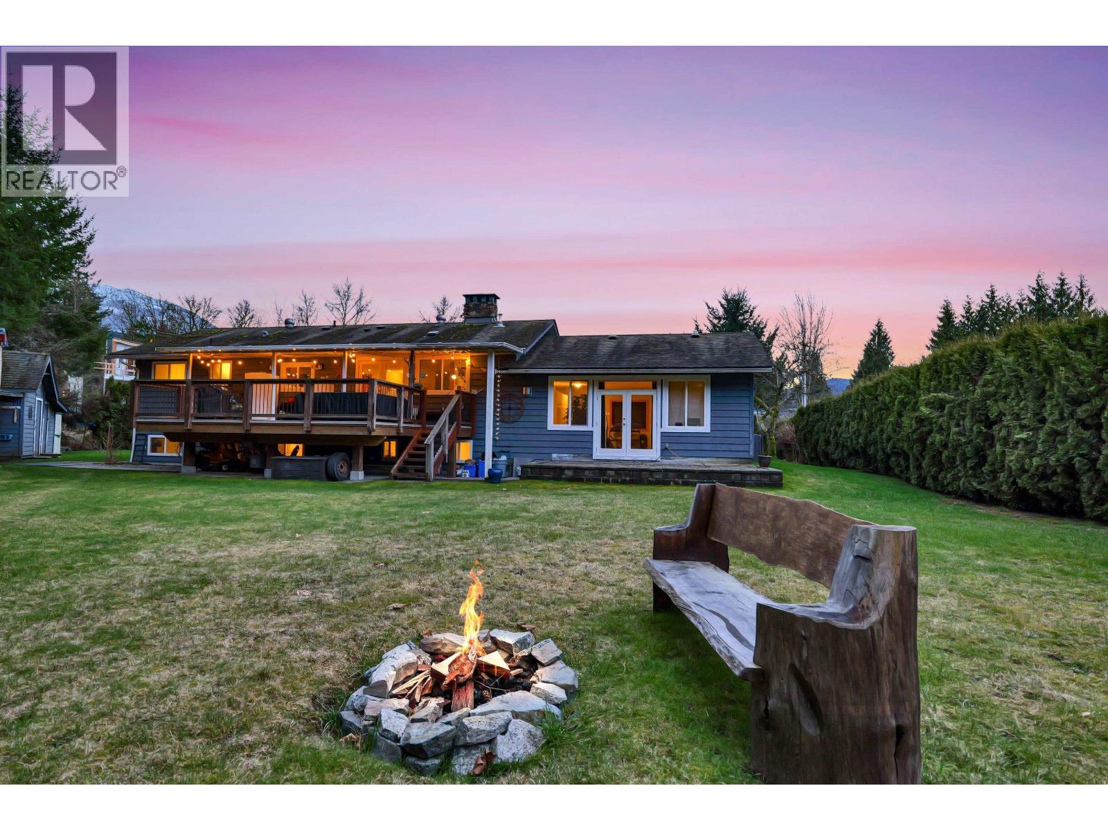 2278 READ PLACE, Squamish