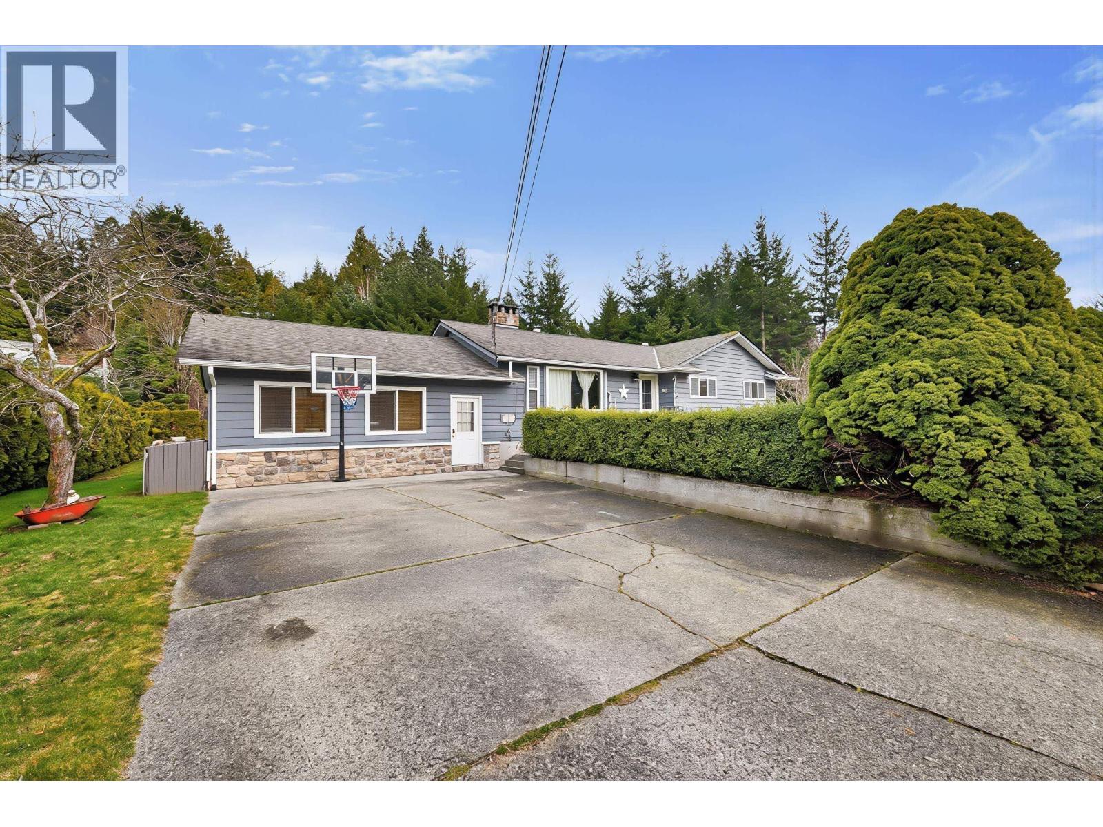 2278 READ PLACE, Squamish