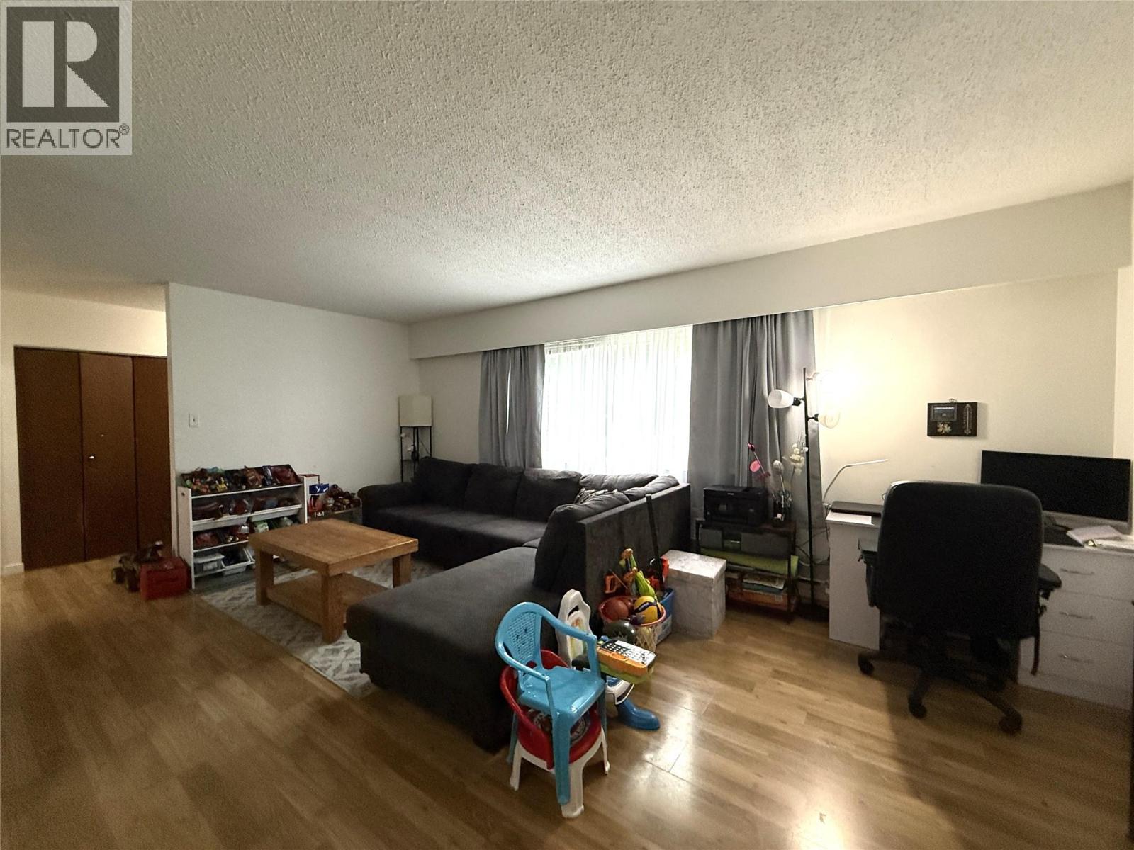 455 Richards Street W - 10